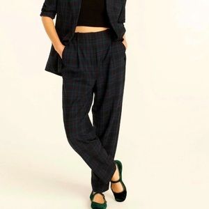 Tall bi-strech wool tapered pant in Black Watch tartan